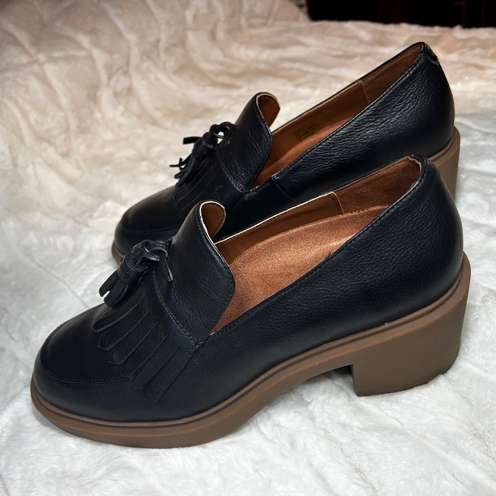NWOT - Aerosoles Gibes- Women's Black Leather Loafers with Fringe Detail